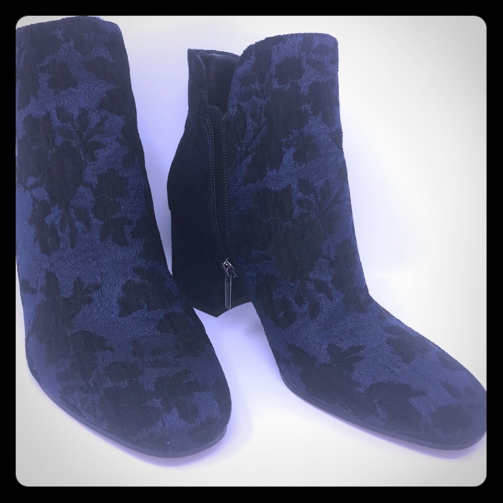 Vince Camino booties NWOT size 9